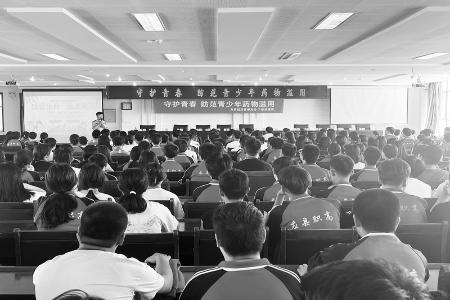           禁毒宣传增强青少年自护能力 图片由共青团应县县委提供        