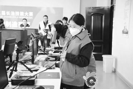           在实践中锤炼技能 见习记者 路诗洁 摄        