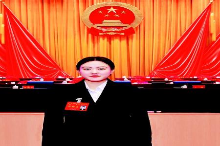           苗力方以柔肩扛起代县黄酒非遗传承的大旗 图片由团忻州市委提供        
