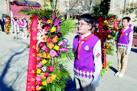           缅怀先烈，厚植家国情怀。 本报记者 胡远嘉 摄        