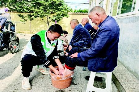           在志愿服务领域默默耕耘 图片由受访者提供        