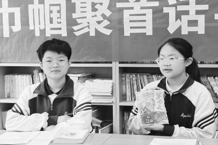           学生推荐书籍 图片由团太原市小店区委提供        