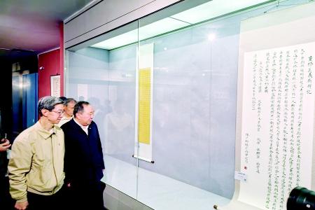           “鸿蒙而居 寂静以处”——陈少卿书展在太原美术馆开展 本报记者 李芸红 摄        