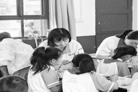           科学实践互动体验 图片由团永济市委提供        