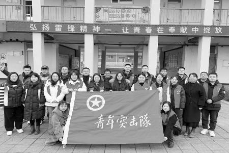           青年突击队是服务为民的先锋号，是攻坚克难的生力军。 本组图片均由团省委青年发展部提供        