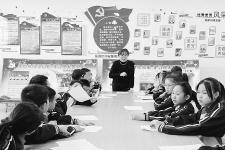           王薇薇用行动践行着为党育人、为国育才的誓言。图片由受访者提供        