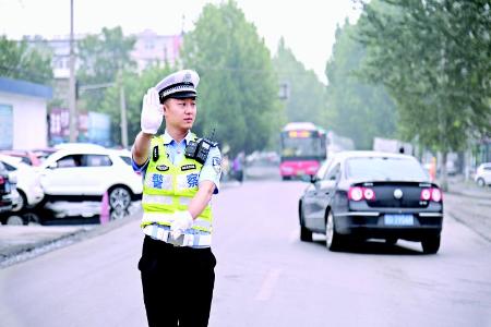           用青春守护道路平安        