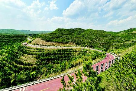           太行一号旅游公路 本报记者 任小芳 摄        