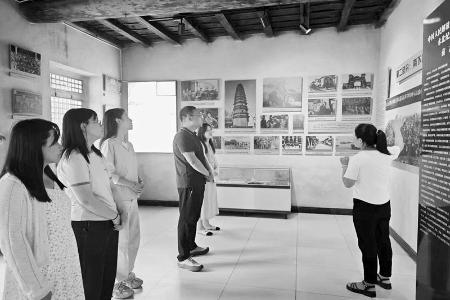           沉浸式学习革命先辈的精神 图片由团晋城市城区区委提供        