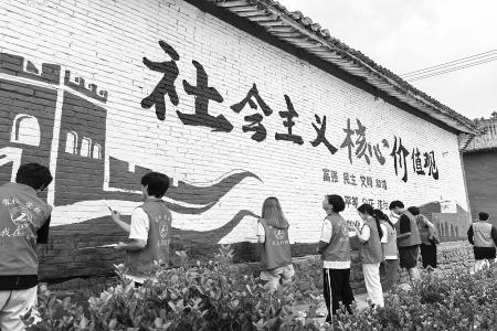           青春力量助推乡村振兴 图片由团阳城县委提供        