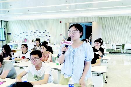           趣味互动激发阅读兴趣 图片由团陵川县委提供        