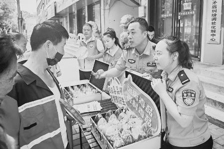           民警用心用情播撒“禁毒种子”        