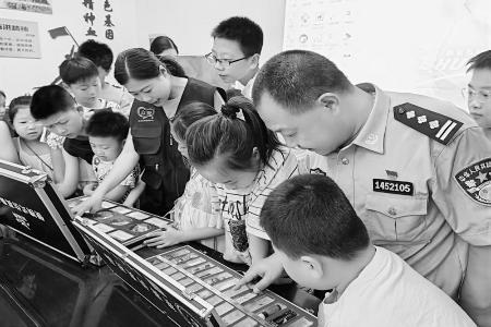          民警用责任与爱心为青少年撑起一片“无毒”晴空        