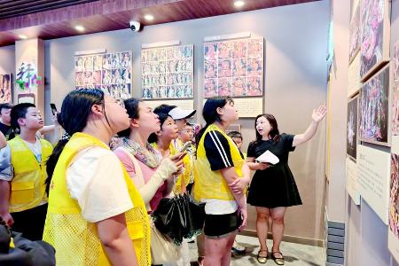           青少年家门口的探索之旅 本组摄影 本报记者 刘琴        