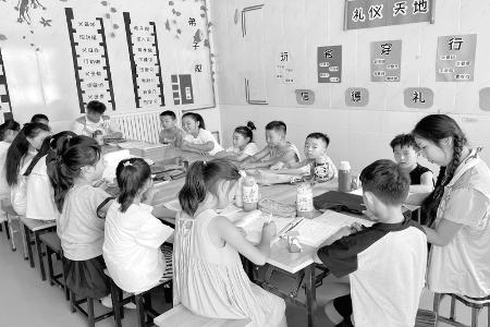           “陵团团公益暑托班”成暖心品牌 图片由团陵川县委提供        