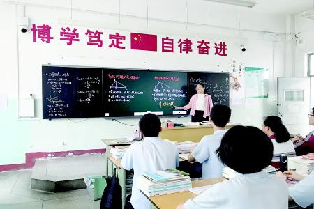           贾建芳用心用情教育陪伴学生成长 图片由受访者提供        