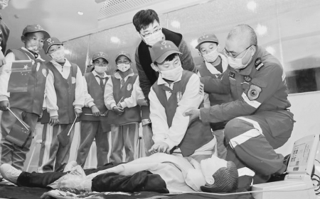           法治宣传、安全自护教育等活动助力青少年成长。 本版摄影 本报记者 刘琴        