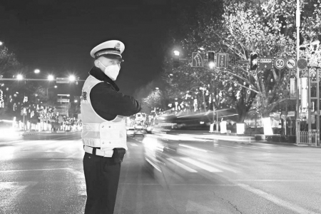           警方守护百姓平安祥和度佳节 图片由山西省公安厅提供        