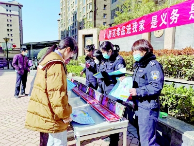           宣传活动增强了群众的自我防范意识 图片由通讯员提供        