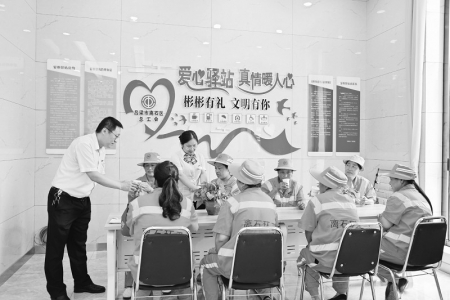           省联社系统建成户外劳动者爱心驿站2774个 图片由吕梁农商银行提供        