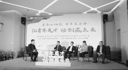           　　　　团晋城市委通过一个个活动将青年凝聚到一起，为全方位推动高质量发展贡献青春力量。        