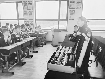           禁毒宣传进校园 图片由永济董村强制隔离戒毒所提供        