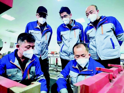           工作室成员个个都是技术能手        