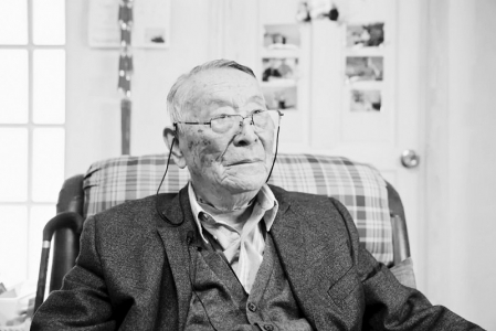           　 2023年2月，任继周在家中接受采访。        