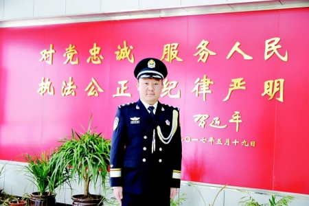           田林君侦破了许多大案要案        