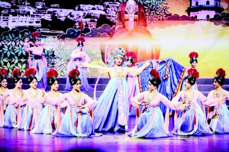           原创国风舞蹈《宋时芳华》中的“晋祠侍女”惊艳亮相 图片由山西保利大剧院提供        