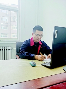           在平凡的岗位上默默奉献 图片由受访者提供        