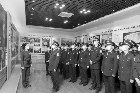           省公安厅在太原解放纪念馆开展纪念活动 图片由省公安厅提供        