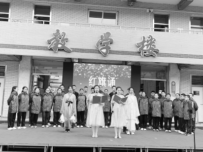           比赛现场 本报记者 康乐 摄        