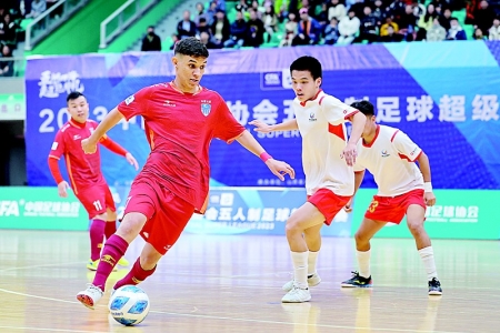           山西男足迎来本赛季第一个主场大捷 本报记者 胡远嘉 摄        