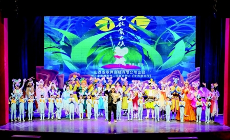           　　　　精美的服化道、精致的舞台布景，呈现完美的视觉效果，带给观众不一样的视觉享受。 本版图片均由山西省歌舞剧院提供        