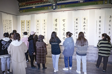           刘连杰 山西省青年书法家协会常务理事中国书法家协会会员        