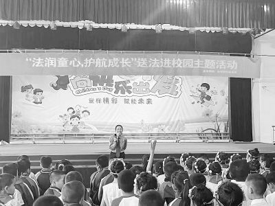           “芮禾”未检工作室干警进行法治宣讲 图片由团芮城县委提供        