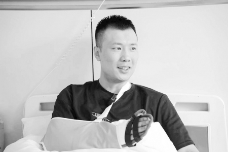           尽管在救人时受伤，但石云飞表示以后还会如此义无反顾。        