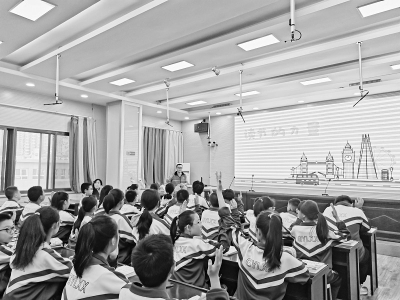           沉浸式阅读受到孩子们的欢迎 图片由万柏林区公园路社区提供        