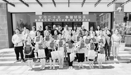           “红领巾讲解员”展现出新时代少先队员的崭新风貌 图片由团黎城县委提供        