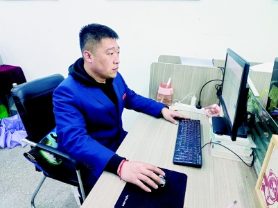           始终坚守教育初心 本报记者 康乐 摄        