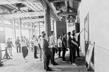           记者走进绛州古城，感受历史文化。        