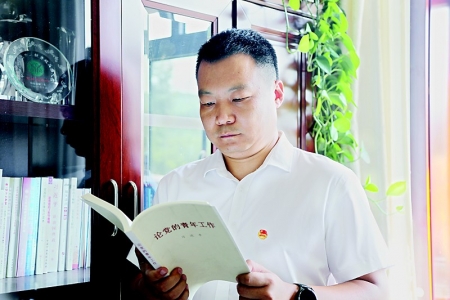           把每件小事做好 本报记者 孟存田 摄        