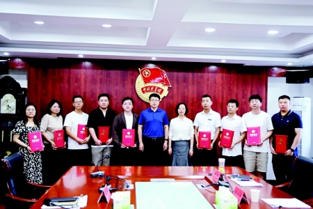           经初步选拔，共有9个作品入围此次评审会。 图片由团省委青年发展部提供        