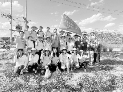           理论和实践相结合，求真学问、练真本领。 图片由受访者提供        