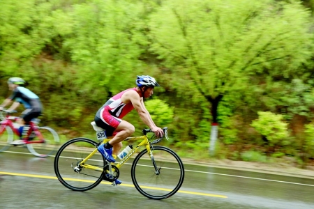           本次比赛是速度与耐力的“铁人”较量 图片由娄烦县融媒体中心提供        