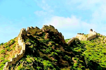           白草口锯齿长城 本版图片除署名外均为资料图片        