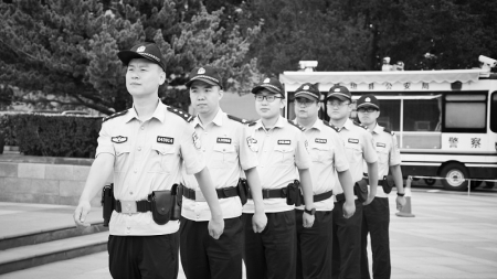           襄垣公安不断提高街面见警率与管事率        