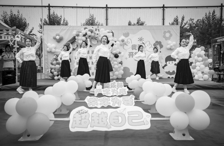           满满的仪式感 图片由山西工商学院提供        