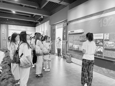           “少先队一日营”丰富生活        